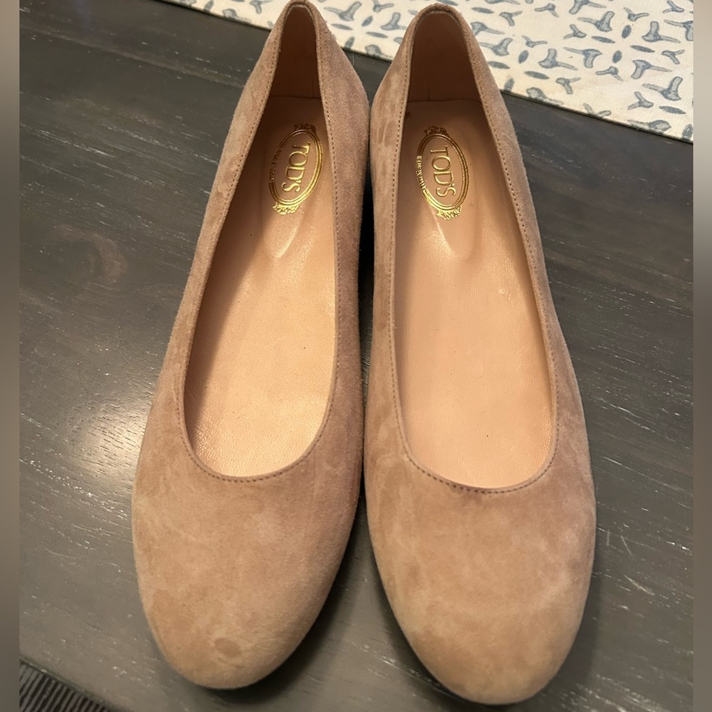 Tod’s tan suede flats with studs